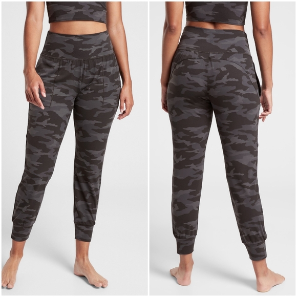 Athleta Pants - Athleta Salutation Camo Jogger Sz Small